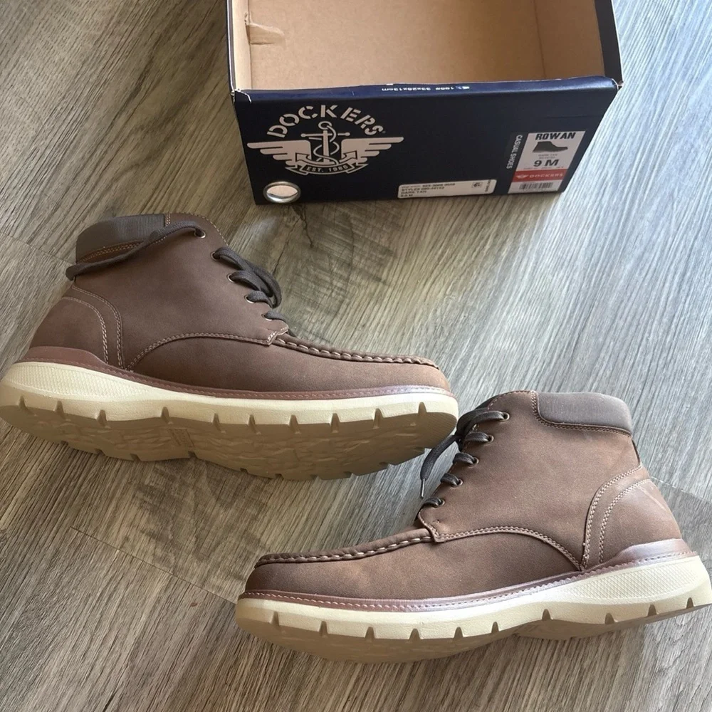 Dockers Rowan boots size 9 Dark Tan color NEW